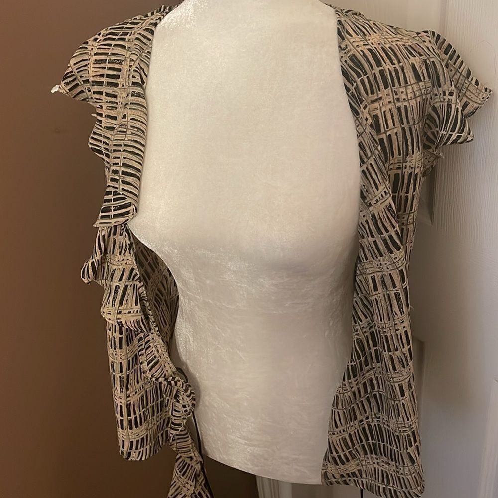 BCBG Maxazria Black&Tan Wrap Blouse Size 6 EUC - Picture 7 of 7